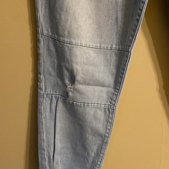 GAP girlfriend jeans with details on leg and pocket - Picture 3 of 6
